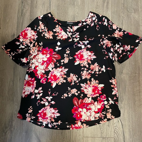 Roz & Ali Tops - ROZ & ALI floral blouse